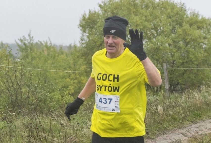 Stanisław Majkowski z Bytowa nawet 66. urodziny świętuje biegając. Z przyjaciółmi pokonał 66 okrążeń stadionu