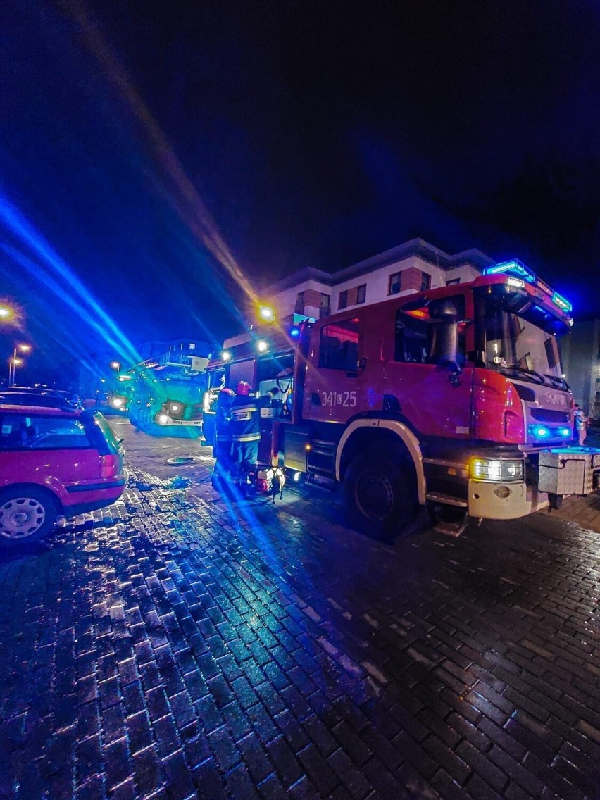 Tragiczny pożar przy ul. Olsztyńskiej w Toruniu! Jedna osoba nie żyje [zdjęcia]