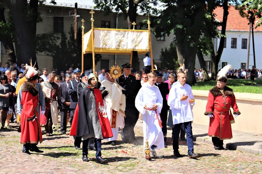 Boże Ciało w Łęczycy. Ulicami miasta przeszła uroczysta...