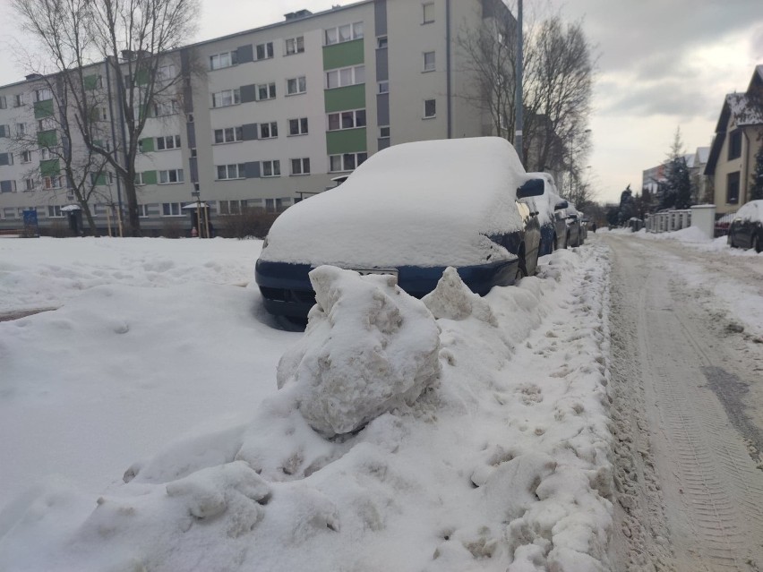 Zasypane osiedla i parkingi w częstochowskiej dzielnicy...