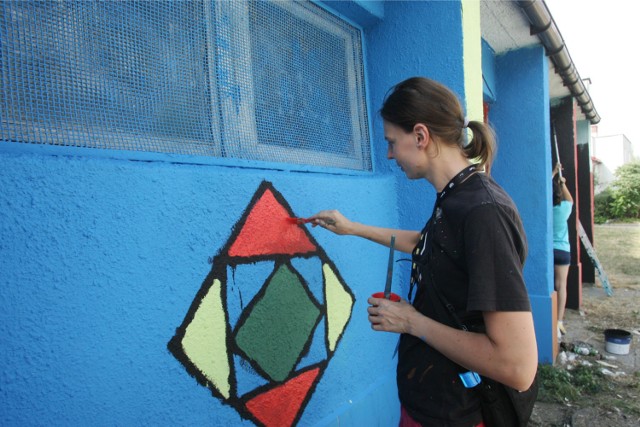 Rury na Targówku zamienią się w mural o uchodźcach. Stworzą go dzieci