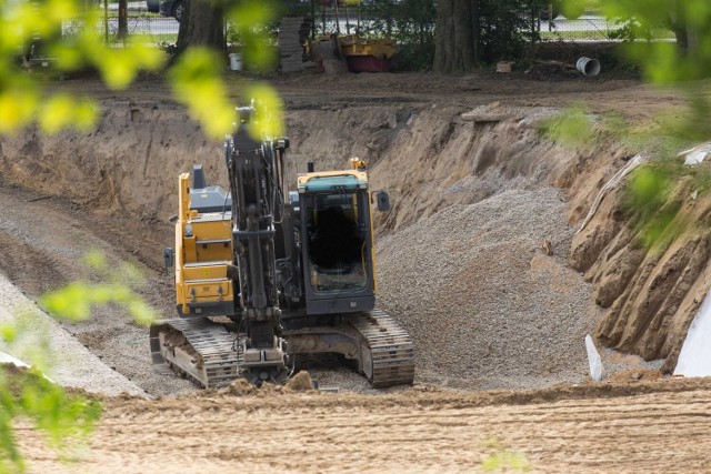 Budowa zbiornika retencyjnego pod słupskim rolniczakiem powinna zakończyć się we wrześniu.