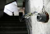 Lokatorzy dwóch mieszkań w Kwidzynie kradli prąd