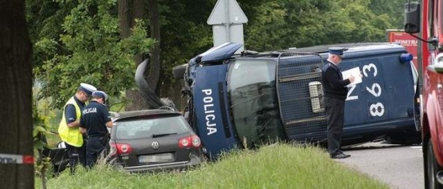 W Sycewicach koło Słupska doszło do wypadku z udziałem radiowozu ...