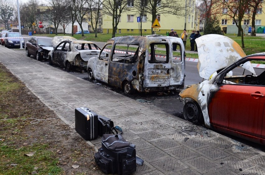 Pożar w Poznaniu - Na Sarmackiej płonęły cztery samochody