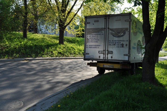 Czechów: Parkuje, gdzie chce. Straż ma go na oku