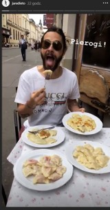 Jared Leto przed koncertem spaceruje po Krakowie i je pierogi