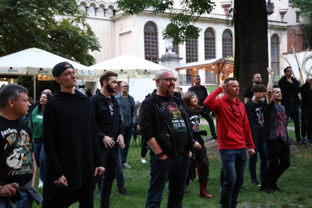 Farben Lehre ze swoim nowym albumem "Na zdrowie" zagrał w Kielcach. Zespół przyciągnął do pałacyku Zielińskiego sporą grupę fanów.