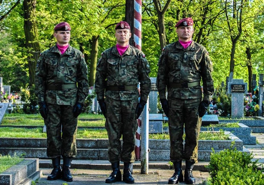 Obchody rocznicy zakończenia II wojny światowej na cmentarzu w Tomaszowie [ZDJĘCIA]