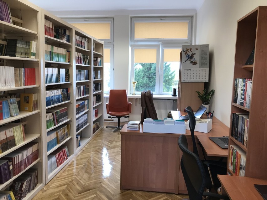 Biblioteka szkolna w I Liceum Ogólnokształcącym w Radomsku po remoncie