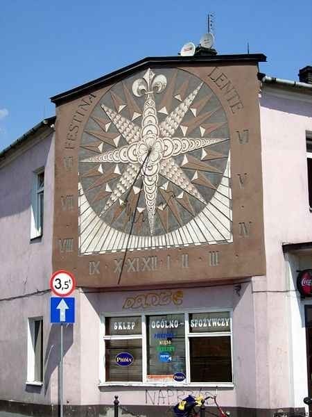 Zegar słoneczny na Rynku w Jędrzejowie
