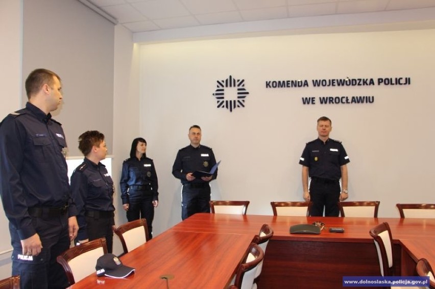 Komendant Wojewódzki Policji wyróżnił policjantów, którzy reprezentowali garnizon w VI Mistrzostwach Policji w Pływaniu