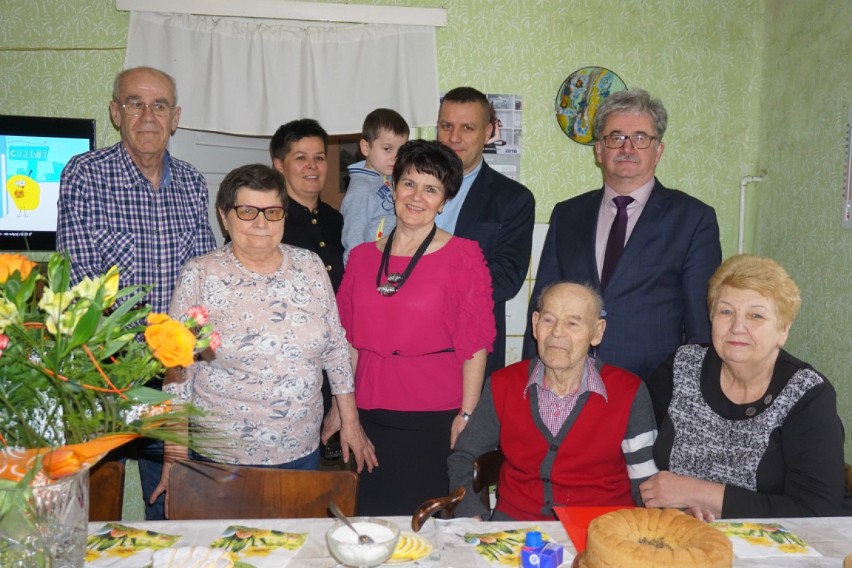 Stanisław Kulawik z Chechła ma już 102 lata. Jest uśmiechnięty i uwielbia żartować