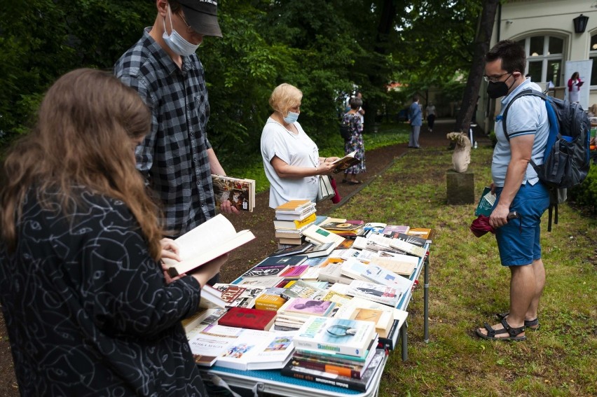 Piknik literacki w ogrodzie Biblioteki Kraków [GALERIA]