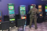 Łomża. Krajowa Administracja Skarbowa zlikwidowała nielegalny salon gier hazardowych. Funkcjonariusze przechwycili 6 automatów