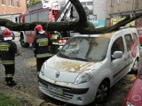 Zniszczone auta Wrocławskiego Hospicjum dla Dzieci