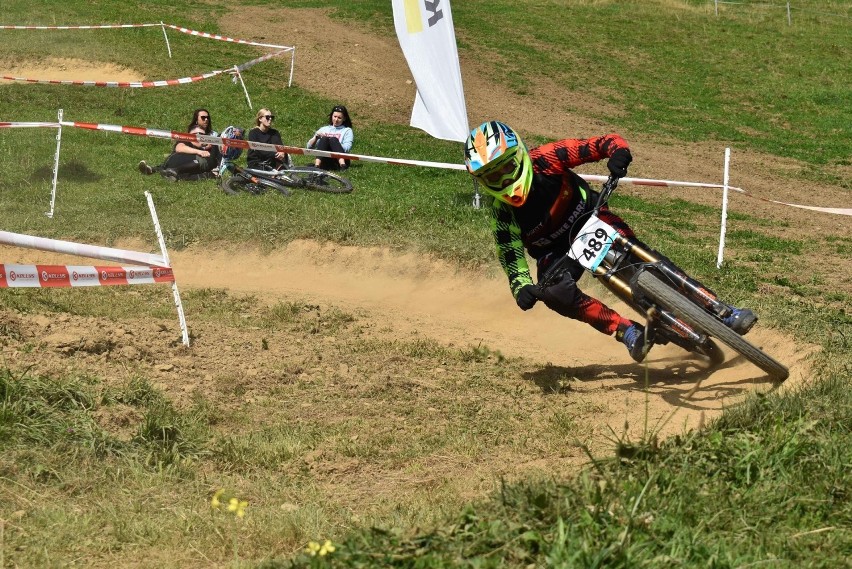 Zakopane. Rowerowe szaleństwo na Harendzie. Downhillowcy opanowali stok narciarski 