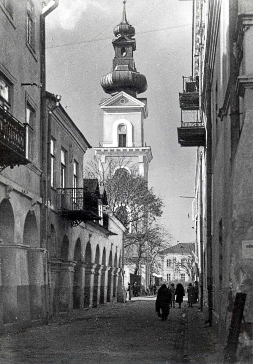 Południowa arteria Rynku Wielkiego w Zamościu. Historia w obiektywie ulicy Stanisława Staszica. Archiwalne zdjęcia z pierwszej połowy XX w.