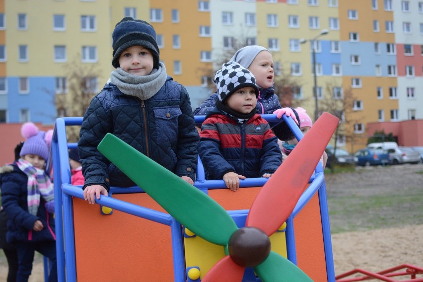 Wyczekiwany plac zabaw na osiedlu Lotnisko znowu działa [wideo, zdjęcia]