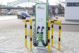 W Bytowie naładujesz już samochód elektryczny. Pierwsza w powiecie stacja została oddana do użytku