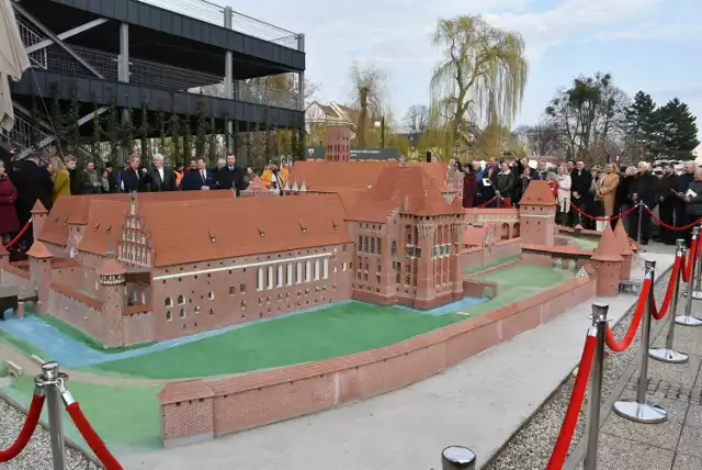 Tak wygląda miniatura zamku w Malborku w całej okazałości.