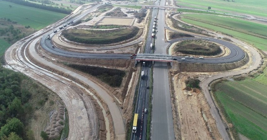 Praktycznie na całej długości odcinka E autostrady A1 leży...