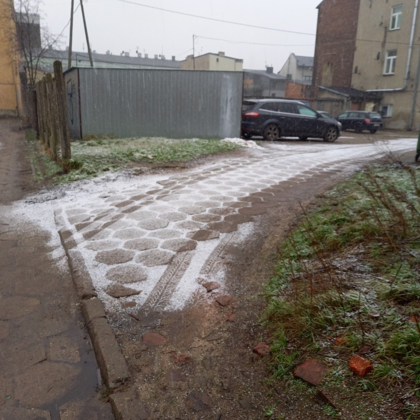W  Zduńskiej Woli  sypnęło  śniegiem  w niedzielę, 24...