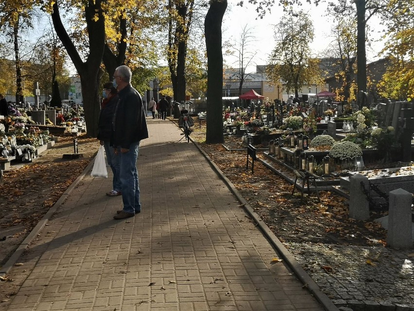 3 listopada: Cmentarze otwarte. Mieszkańcy Wolsztyna i...