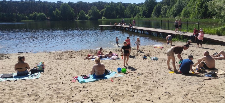 Plaża nad jeziorem Czarnym we Włocławku.