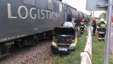 Samochód wjechał w pociąg w Janiszewicach [zdjęcia]