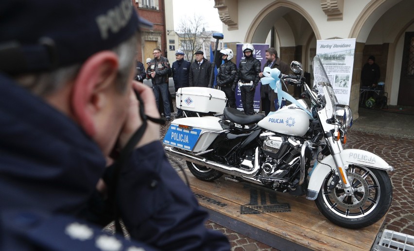 Policyjny harley-davidson w Rzeszowie! Motocykl kupiły mundurowym władze miasta [ZDJĘCIA, WIDEO]