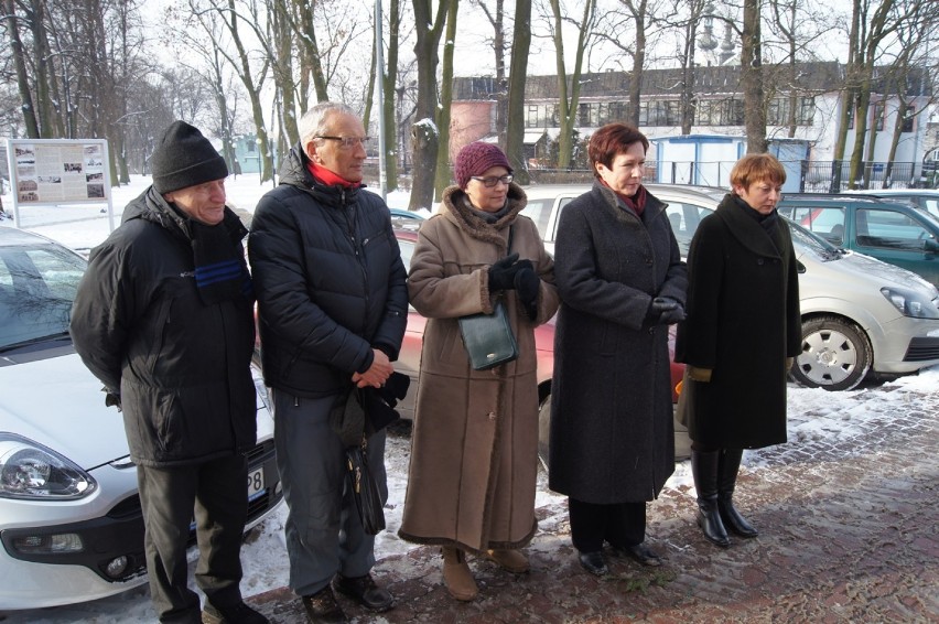 Radomsko: Złożyli kwiaty w Dniu Pamięci o Ofiarach Holokaustu