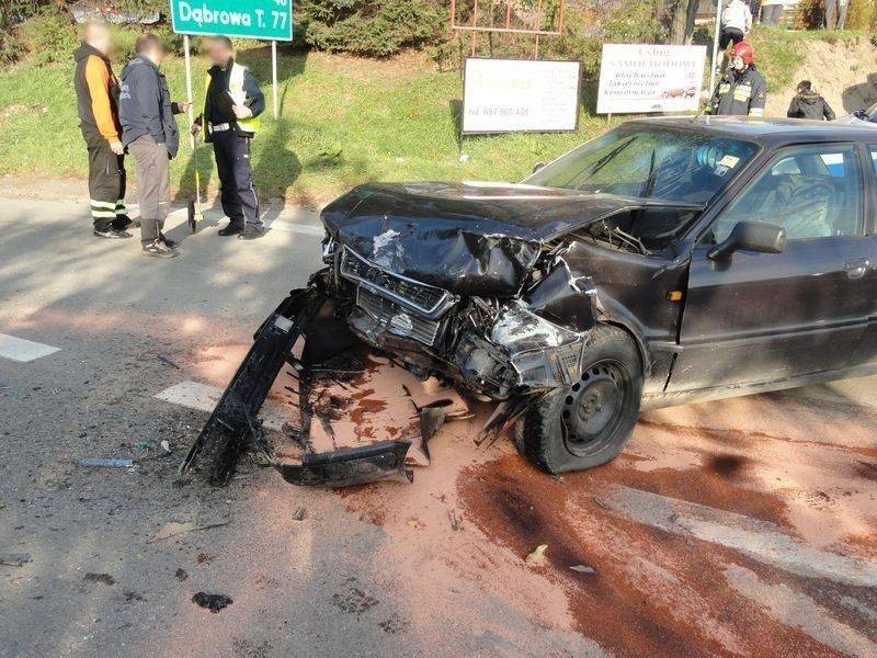 Wypadek Dąbrowa: cztery osoby ranne, dwa auta rozbite [ZDJĘCIA]