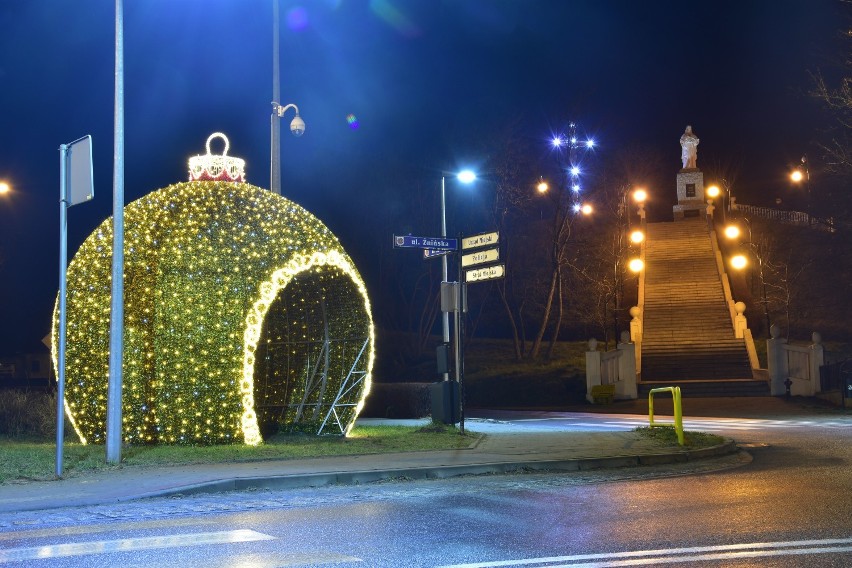 Tak wyglądają iluminacje bożonarodzeniowe w Barcinie. W...