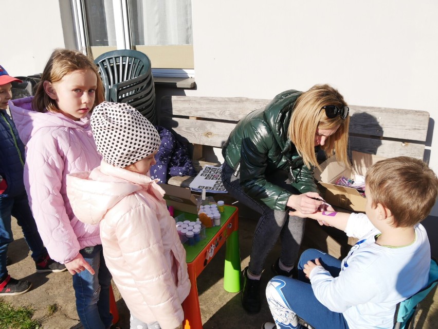 Spotkanie dzieci z zającem wielkanocnym w Jabłonnie
