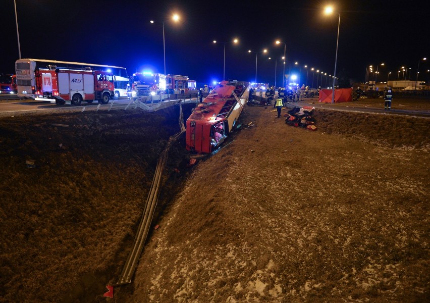 5 osób zginęło w wypadku ukraińskiego autokaru na autostradzie A4 koło Przemyśla [ZDJĘCIA]