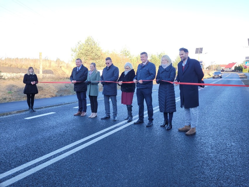 Wyremontowana droga powiatowa w Krzewinie oficjalnie otwarta
