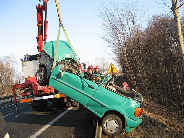 Wypadek w Czechowicach Dziedzicach [ZDJĘCIA]. Trzech młodych mężczyzn nie żyje!