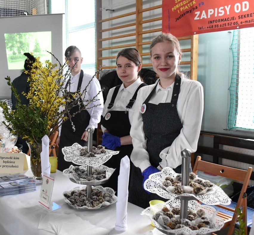 Targi Edukacyjne w Malborku cieszą się dużym zainteresowaniem. Ósmoklasiści tłumnie zjawili się, by w jednym miejscu porównać oferty szkół 