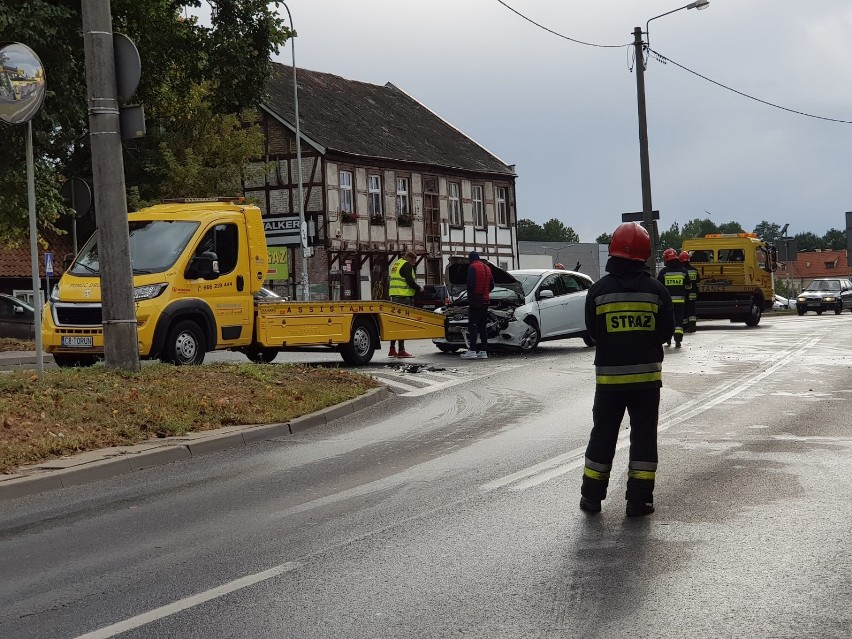 Wypadek u zbiegu ulic Poznańskiej i Hallera. Kierująca oplem...