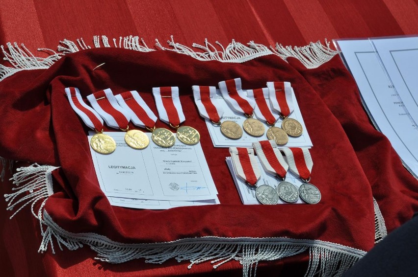 Medale i wyróżnienia na święto strażaków FOTO