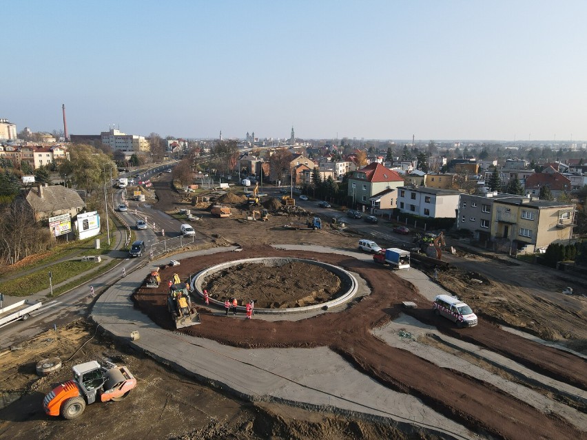 Budowa ronda u zbieguWolińskiej, Szybowników i Grota Roweckiego w Lesznie