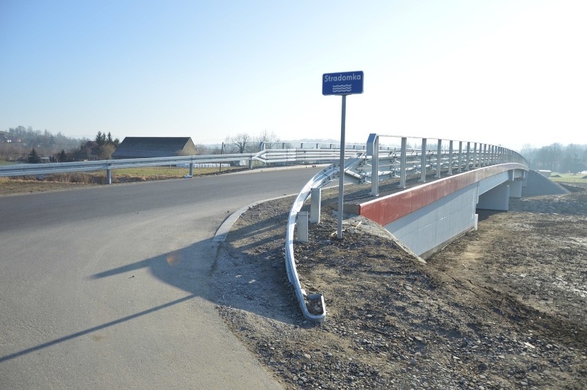 Nowy most w Wieruszycach już przejezdny. Wybudowano go w ekspresowym tempie [ZDJĘCIA]