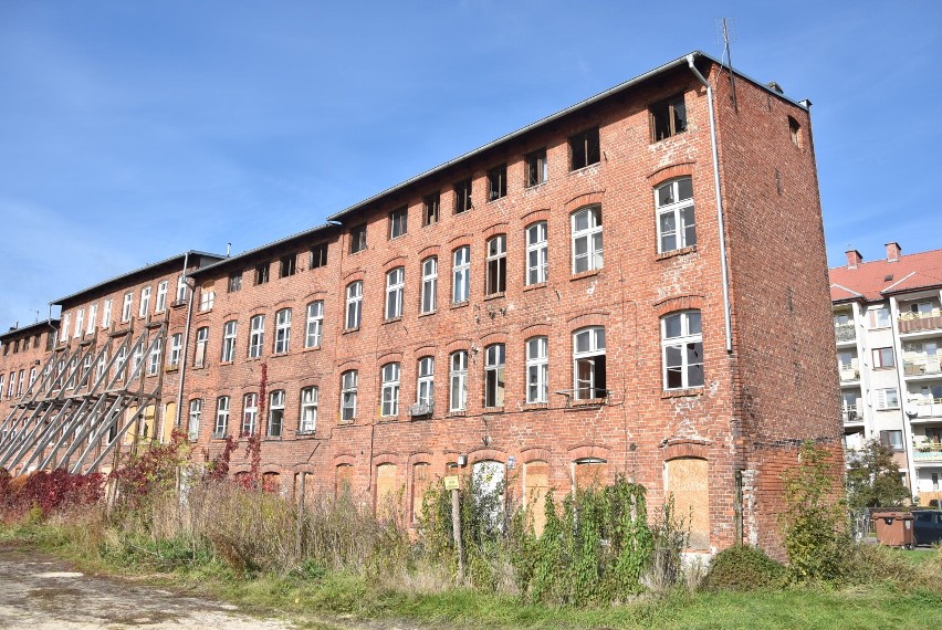 Malbork. Kamienica do rozbiórki przy Jagiellońskiej zostanie wystawiona na sprzedaż. Na razie chyba... znów ktoś w niej zamieszkał