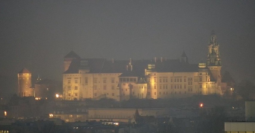 Przejrzystość powietrza w Krakowie znacznie spadła. Widać to...