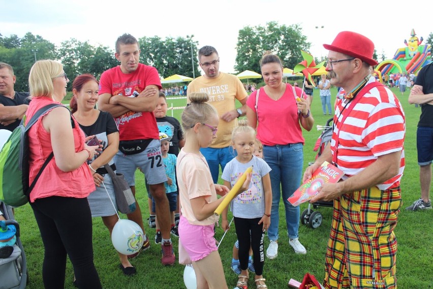 Dni Osiecznej rozpoczęte. Strefę dla dzieci zlokalizowano na boisku sportowym  [ZDJĘCIA]