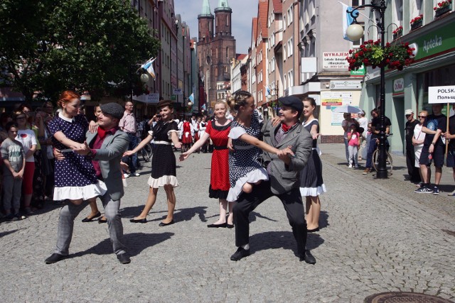 06.07 – korowód i koncert galowy w Rudnej, godz. 18
07.07 – galowy koncert w Zamienicach, godz. 16
08.07 – korowód i koncert galowy w Legnicy, godz. 16

Tak festiwal wyglądał przed rokiem!
