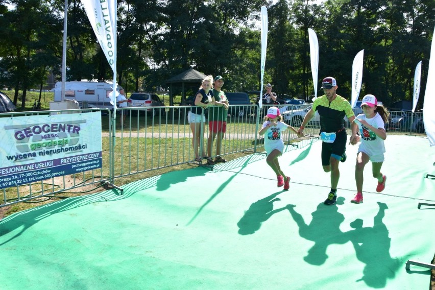 Przechlewo. Goodvalley Triathlon Przechlewo 2019  - zawodnicy "ćwiartki" Ironmana i sztafet na finiszu  część 1