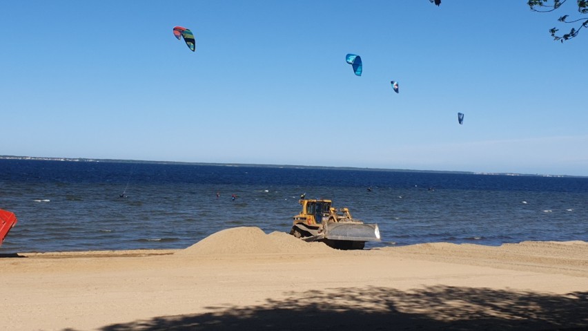 Przygotowania do sezonu na plaży w Pucku - 28 maja 2020