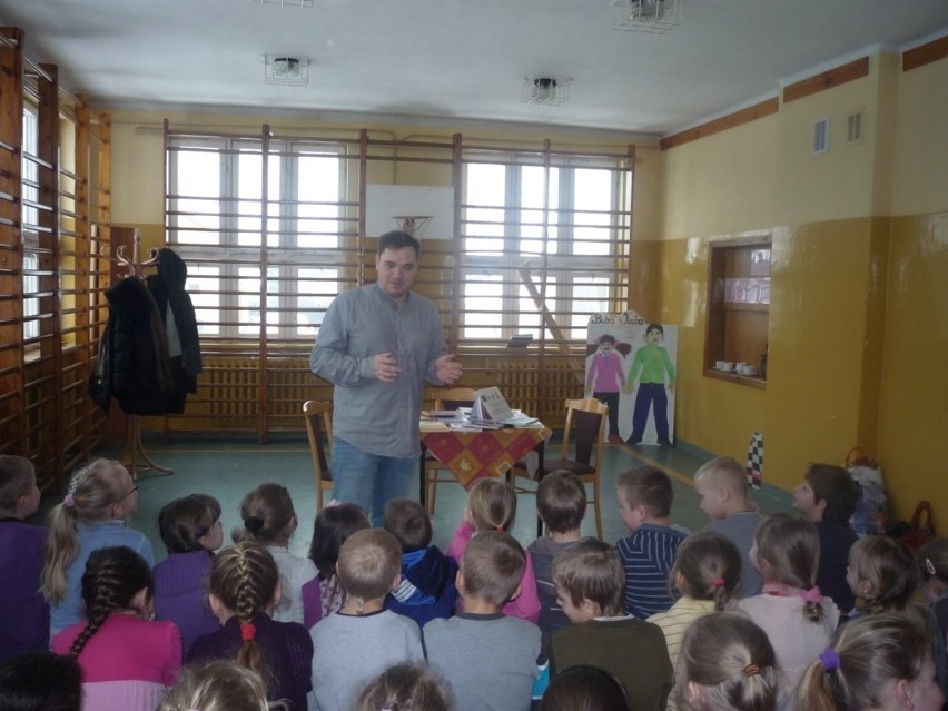 Grzegorz Kasdepke gościł w Gminnej Bibliotece Publicznej w Gomunicach